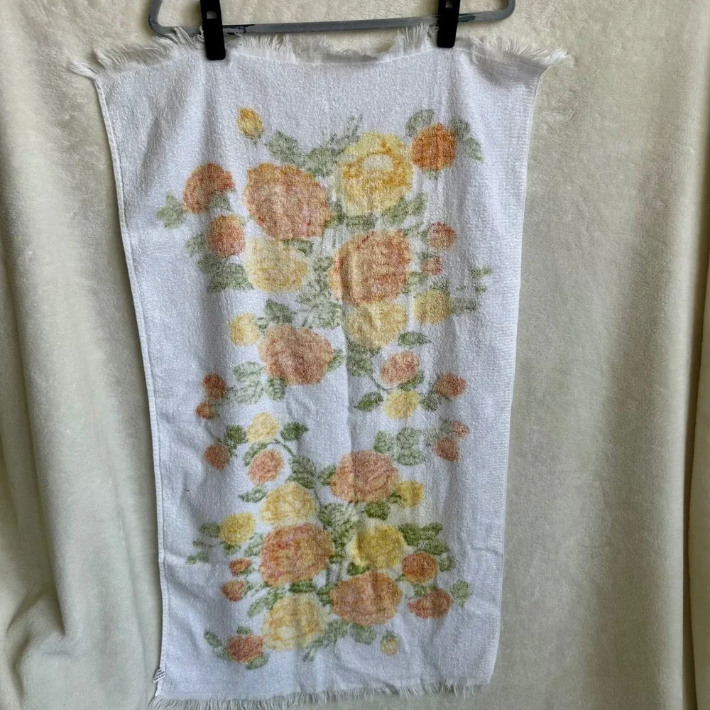 Vintage 70s Rose Floral Terry Cloth Bath Towel Fringed All Cotton Made in USA